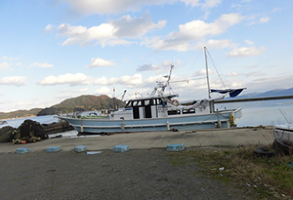 養老漁港・新幸丸船着場の真向かいにあります。